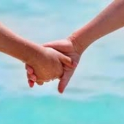 手をつなぐ行為がもたらすいいこと💕